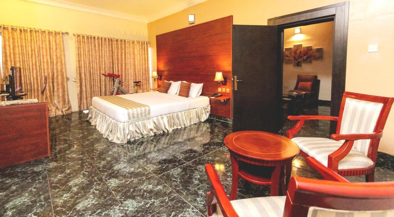 Sunfit - Fitness, Spa, Accommodation Aliayabiagba エクステリア 写真